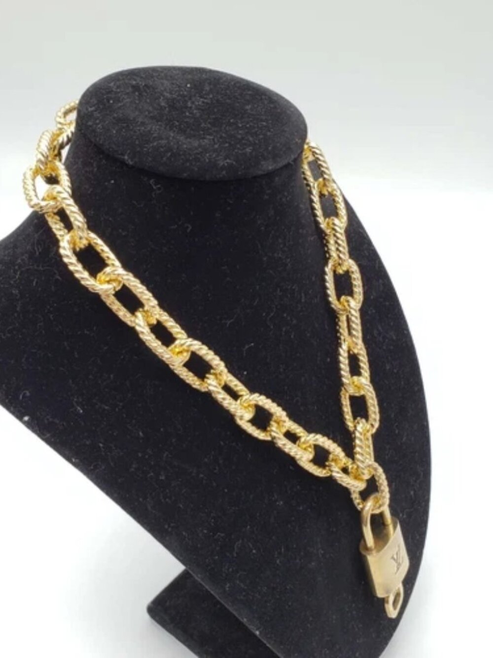 Gold-Plated Necklace with Authentic Louis Vuitton Padlock - Picture 8 of 10